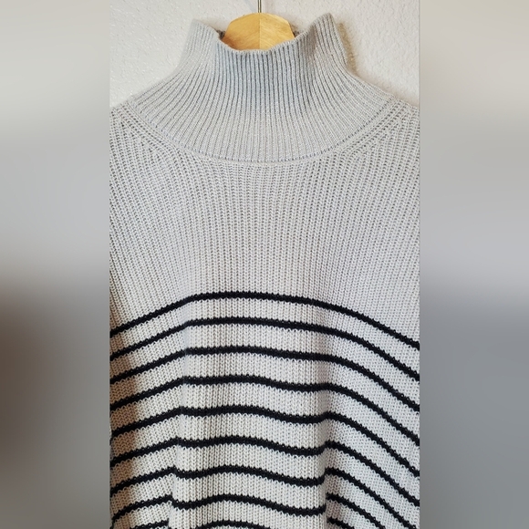 💚5/$25 TRUTH By Republic Striped Turtleneck Oversized Cozy Knit Sweater Small - Picture 3 of 9